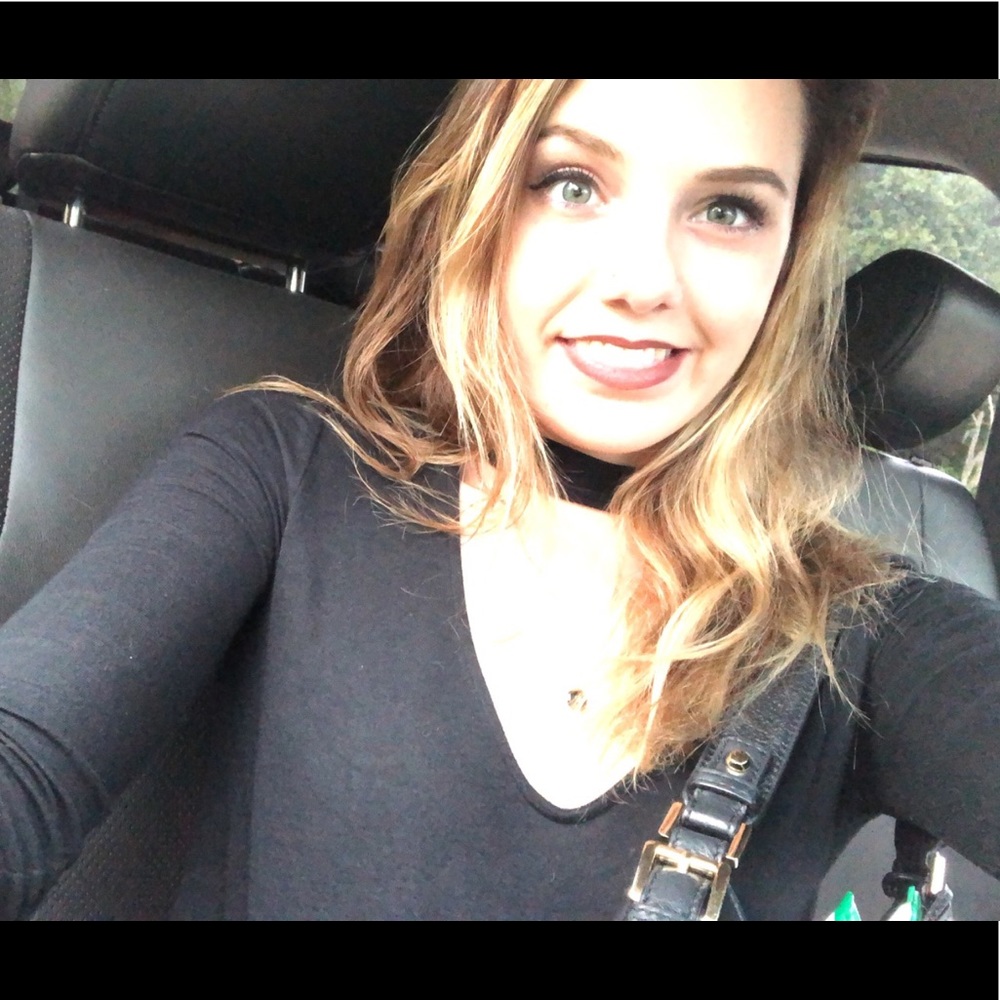 Meet your Posher, Alexis